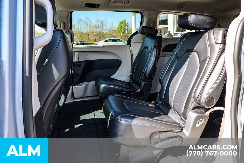 Used 2024 Chrysler Pacifica Touring-L FWD image 21