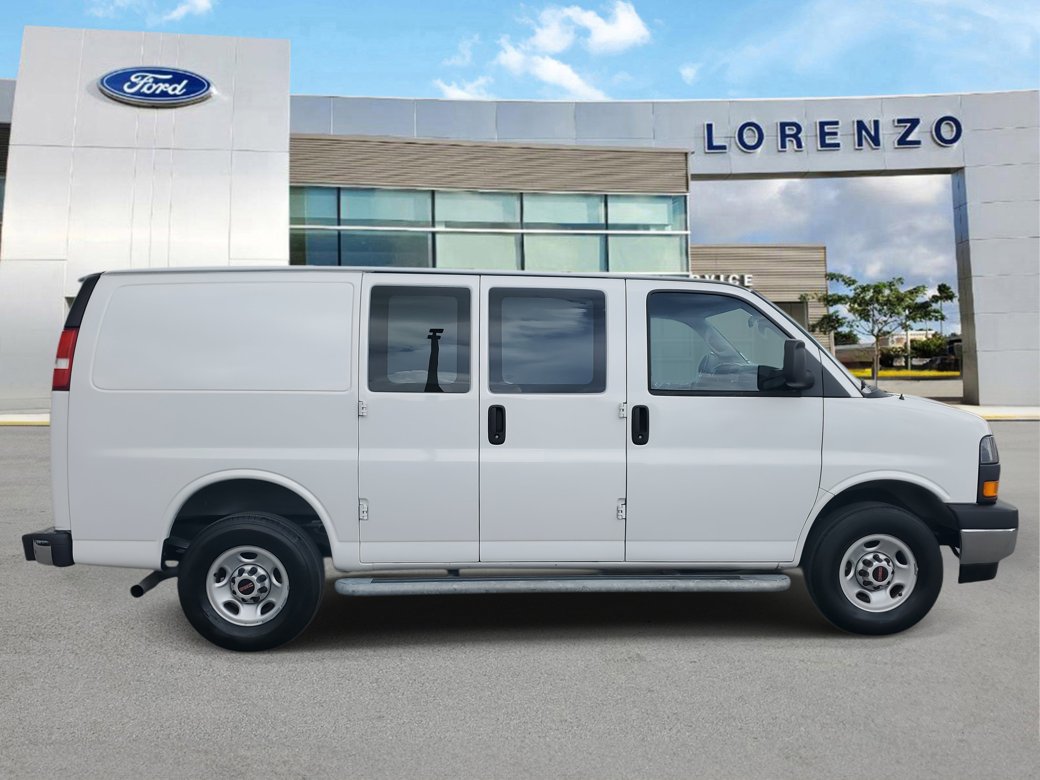 Used 2023 GMC Savana 2500 w/ Driver Convenience Package image 4
