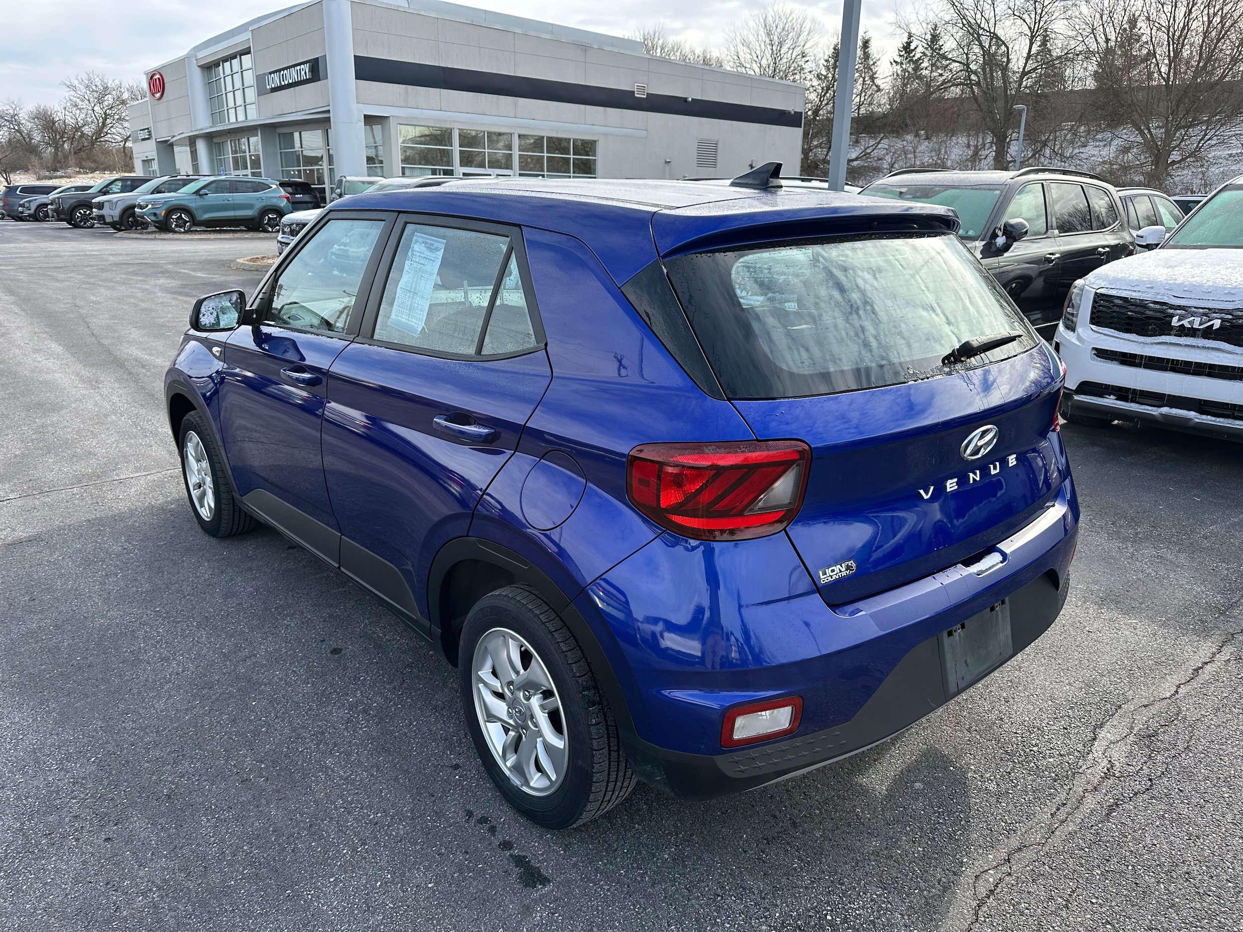 Used 2021 Hyundai Venue SE image 7