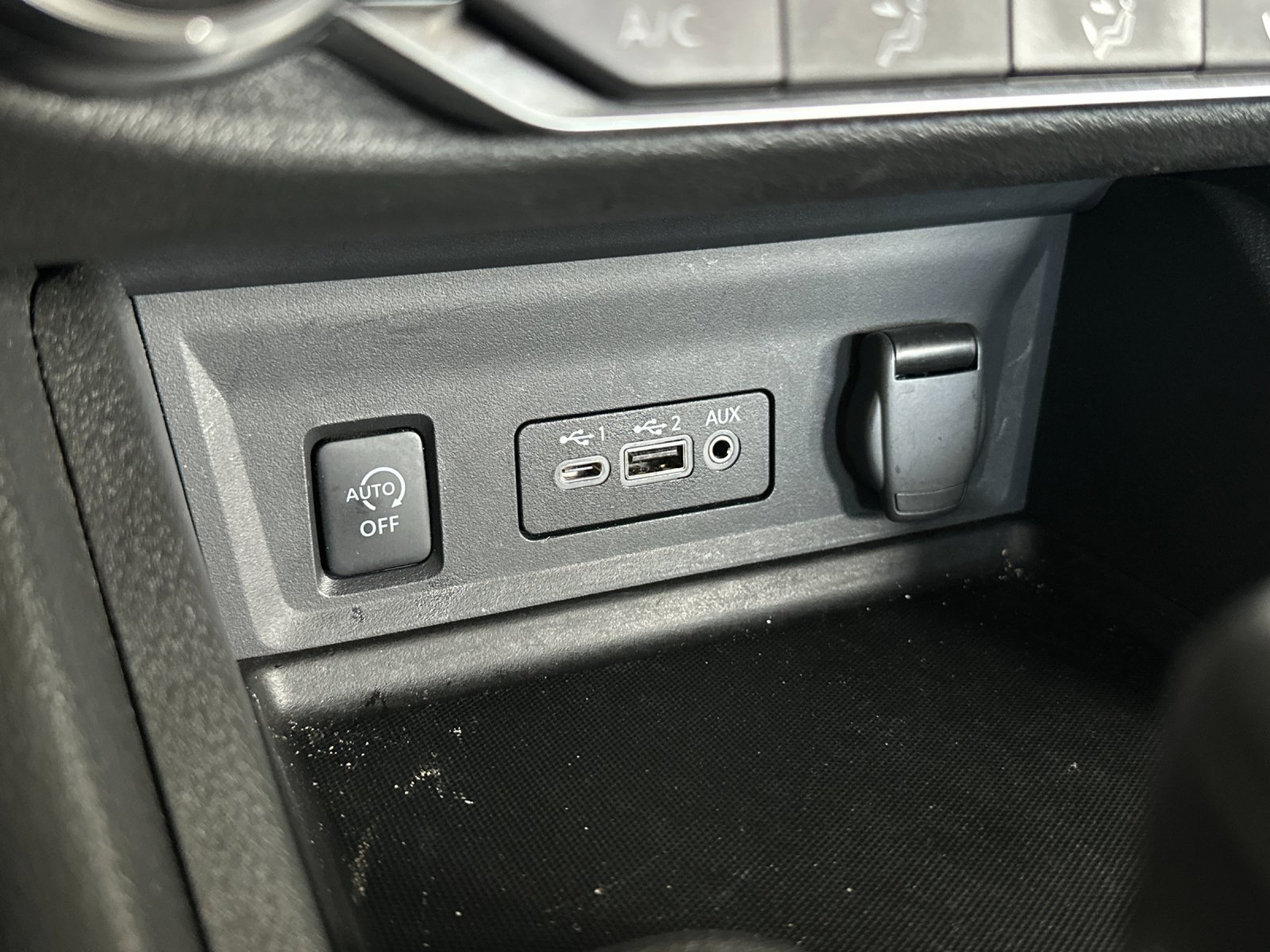 Used 2025 Nissan Sentra SV image 26