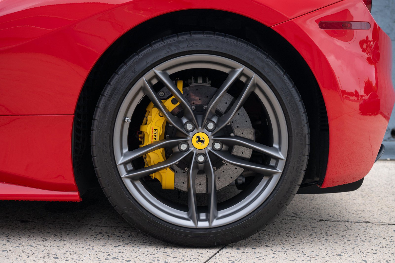 Used 2018 Ferrari 488 Spider RWD image 19