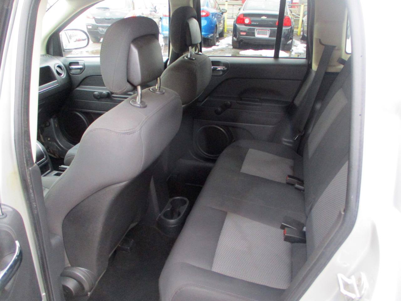Used 2010 Jeep Compass Sport FWD image 9