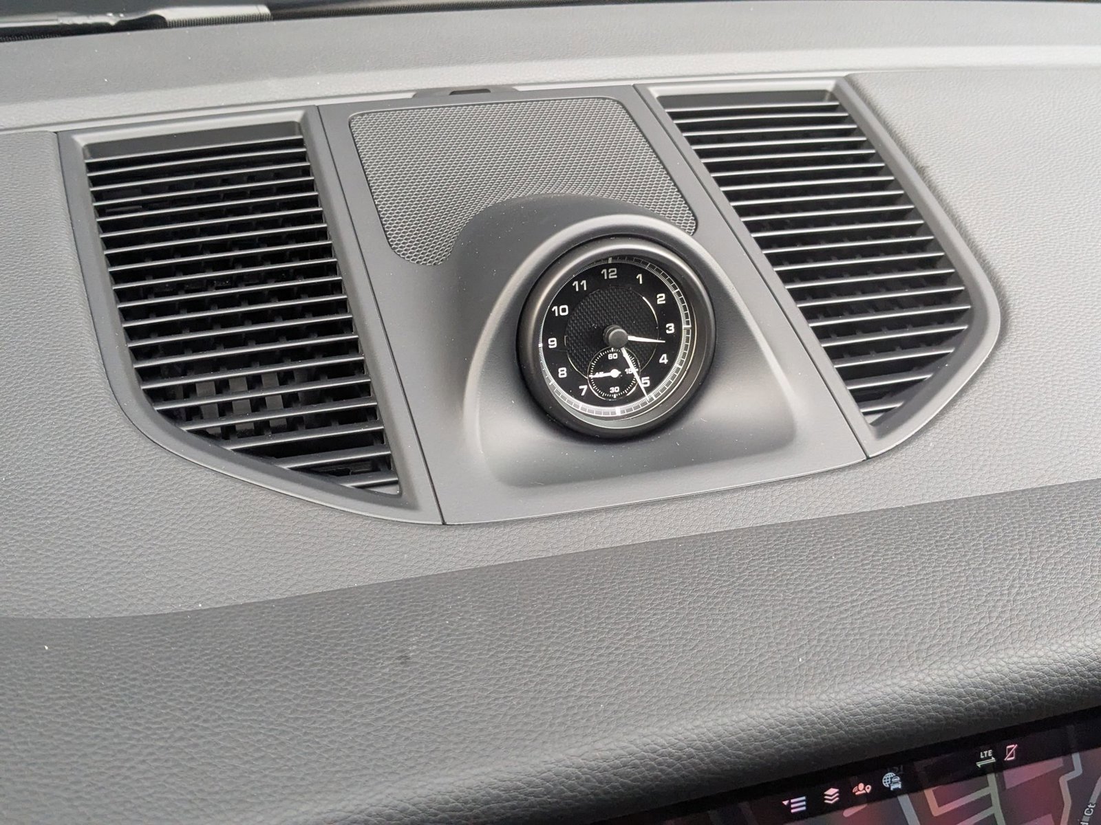 New 2026 Porsche Macan image 22