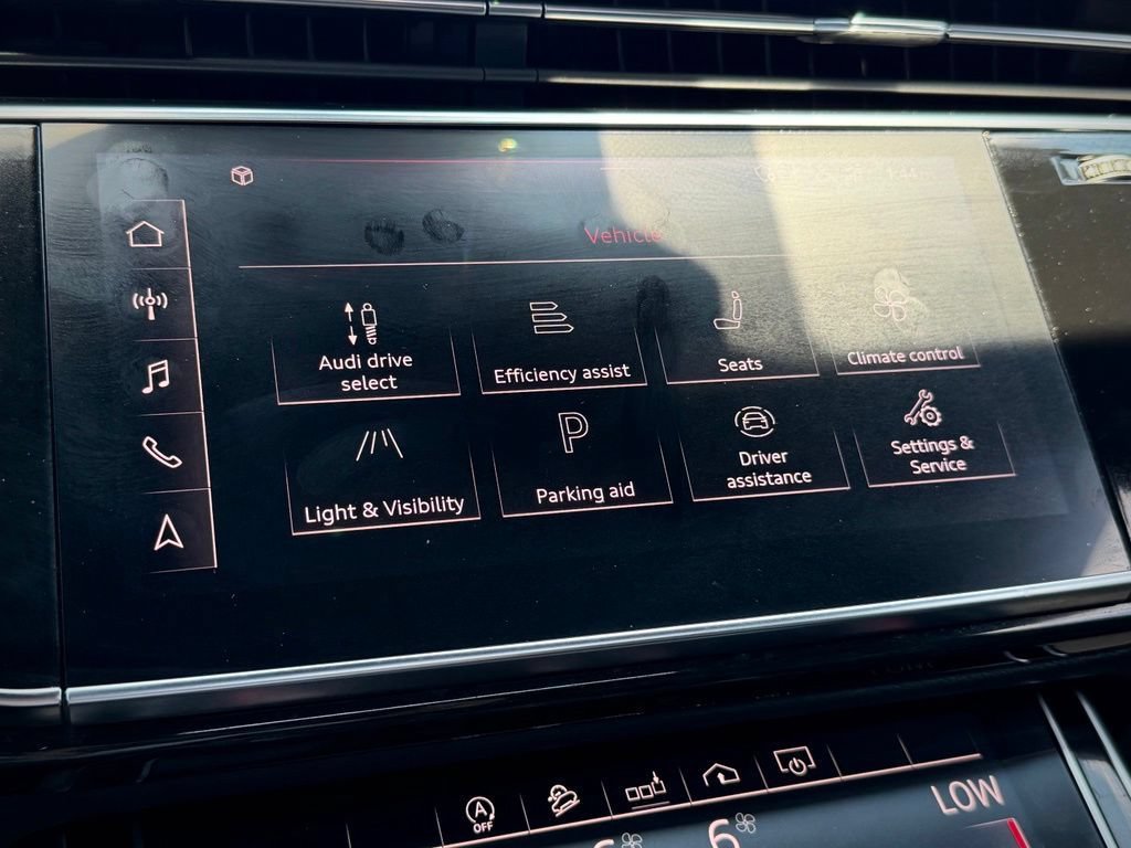 Used 2019 Audi Q8 Premium Plus w/ Premium Plus AWD/4WD image 24