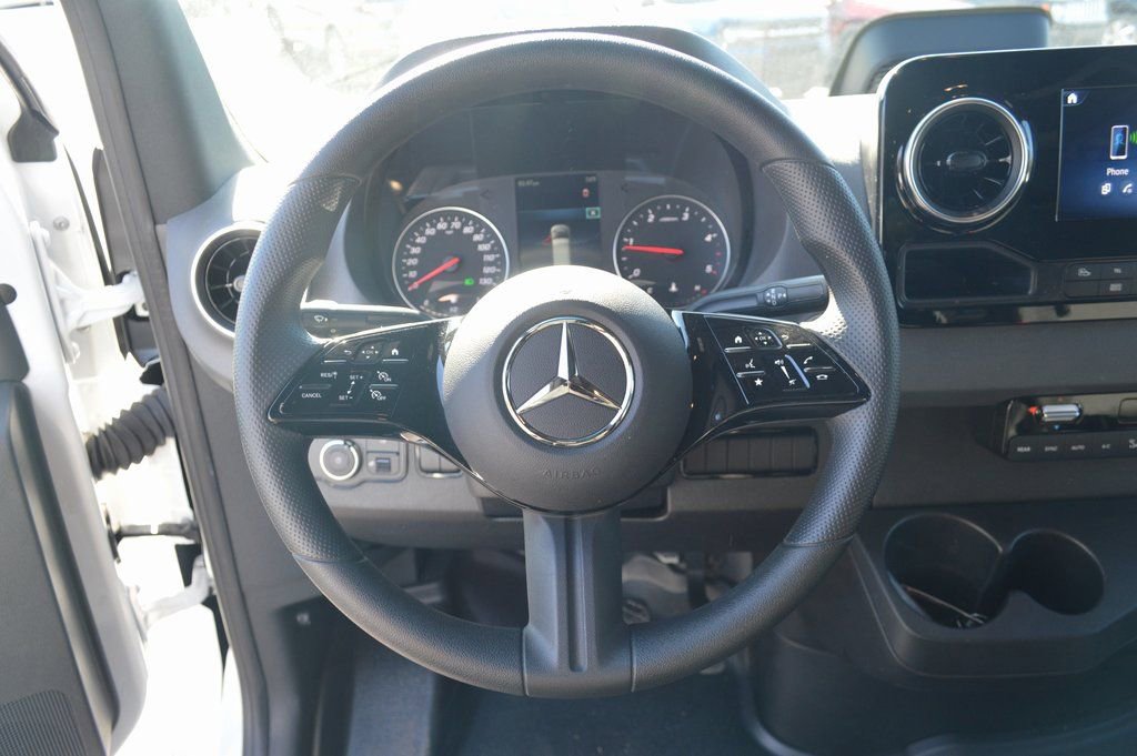Used 2025 Mercedes-Benz Sprinter 2500 image 10