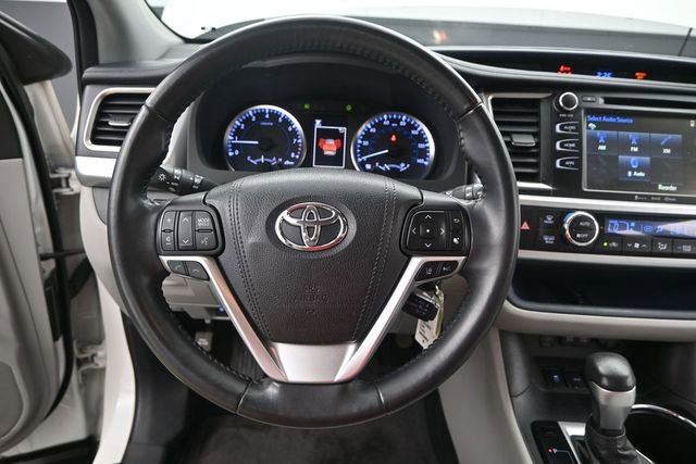 Used 2018 Toyota Highlander Plus FWD image 8