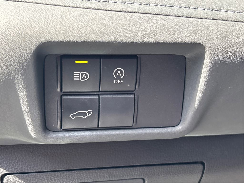 Used 2023 Toyota Highlander LE AWD/4WD image 36