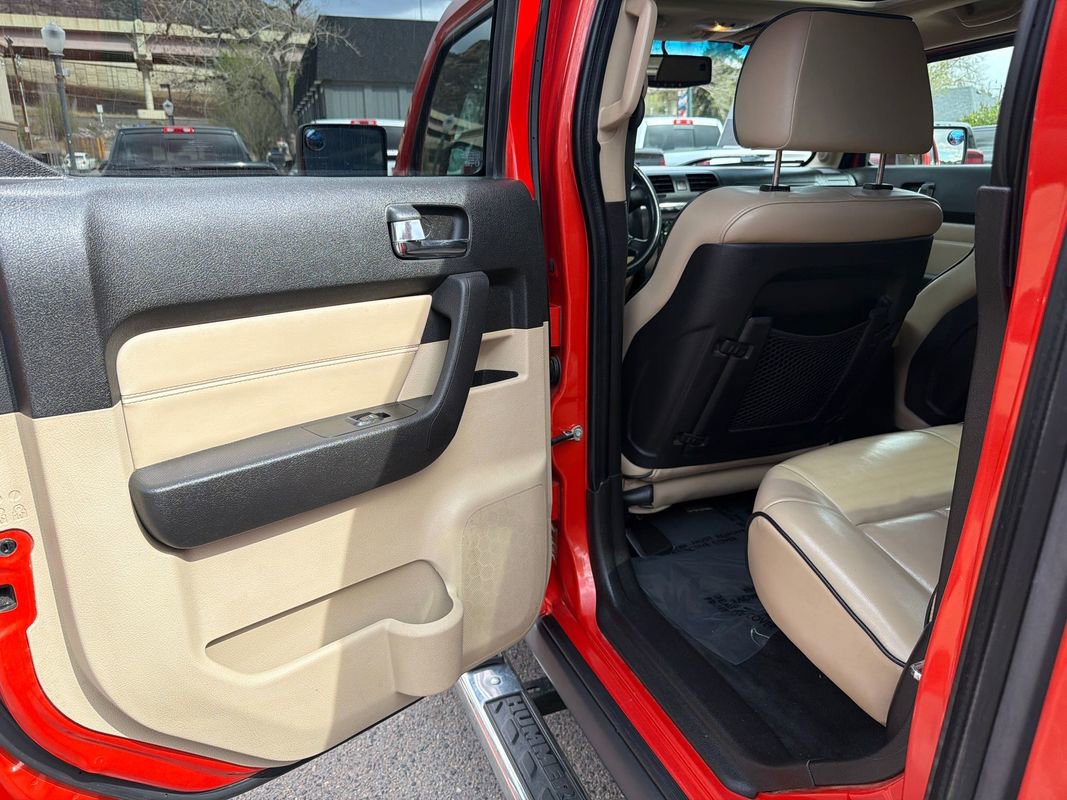 Used 2009 HUMMER H3T Luxury image 11