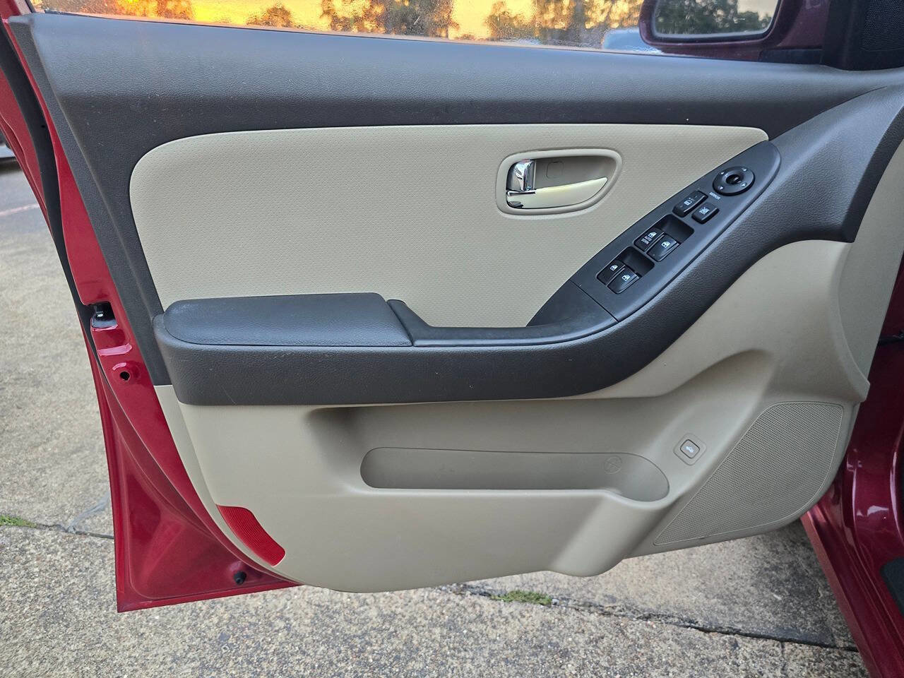 Used 2010 Hyundai Elantra GLS FWD image 13