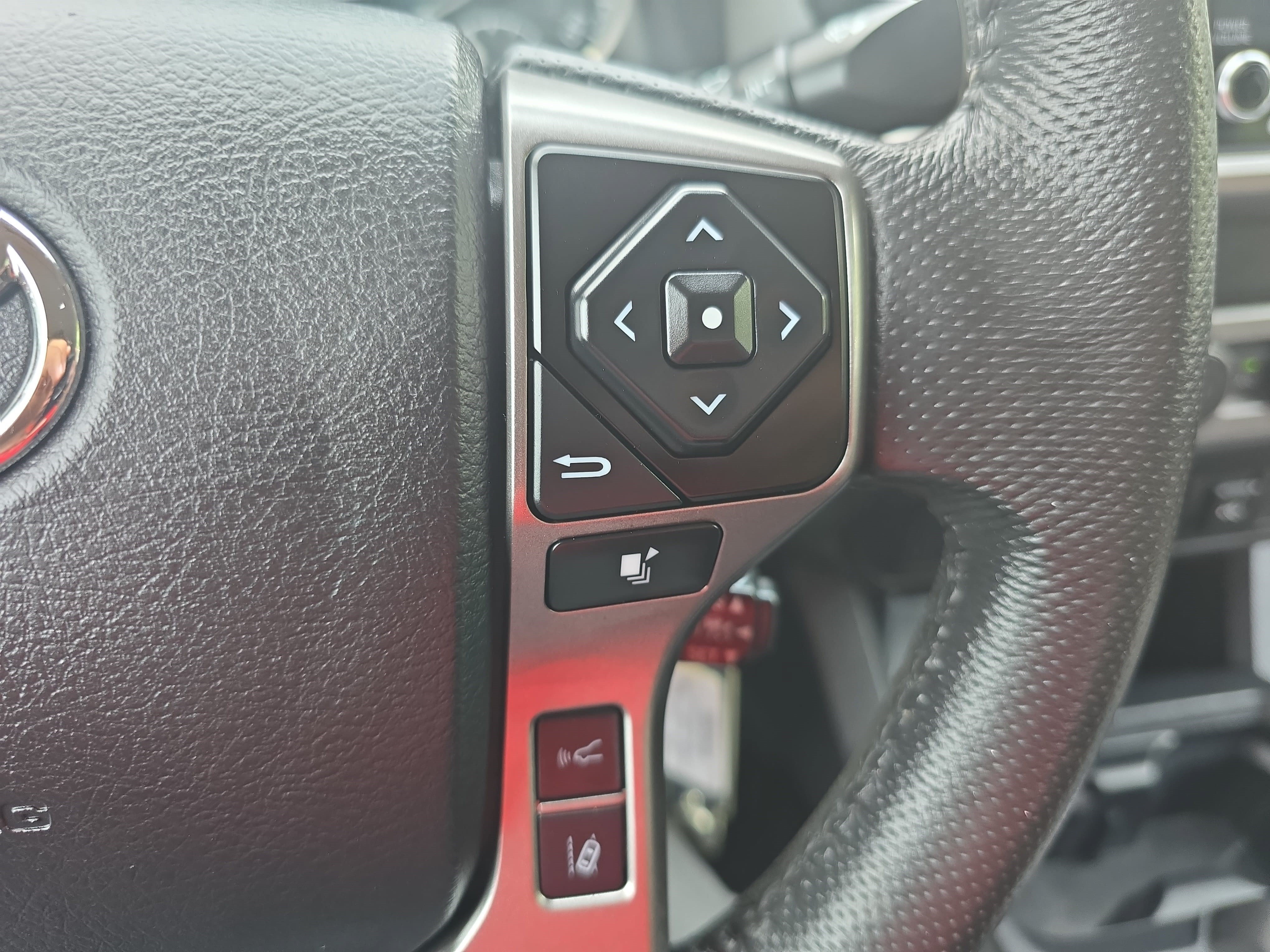 Used 2022 Toyota Tacoma SR5 RWD image 17