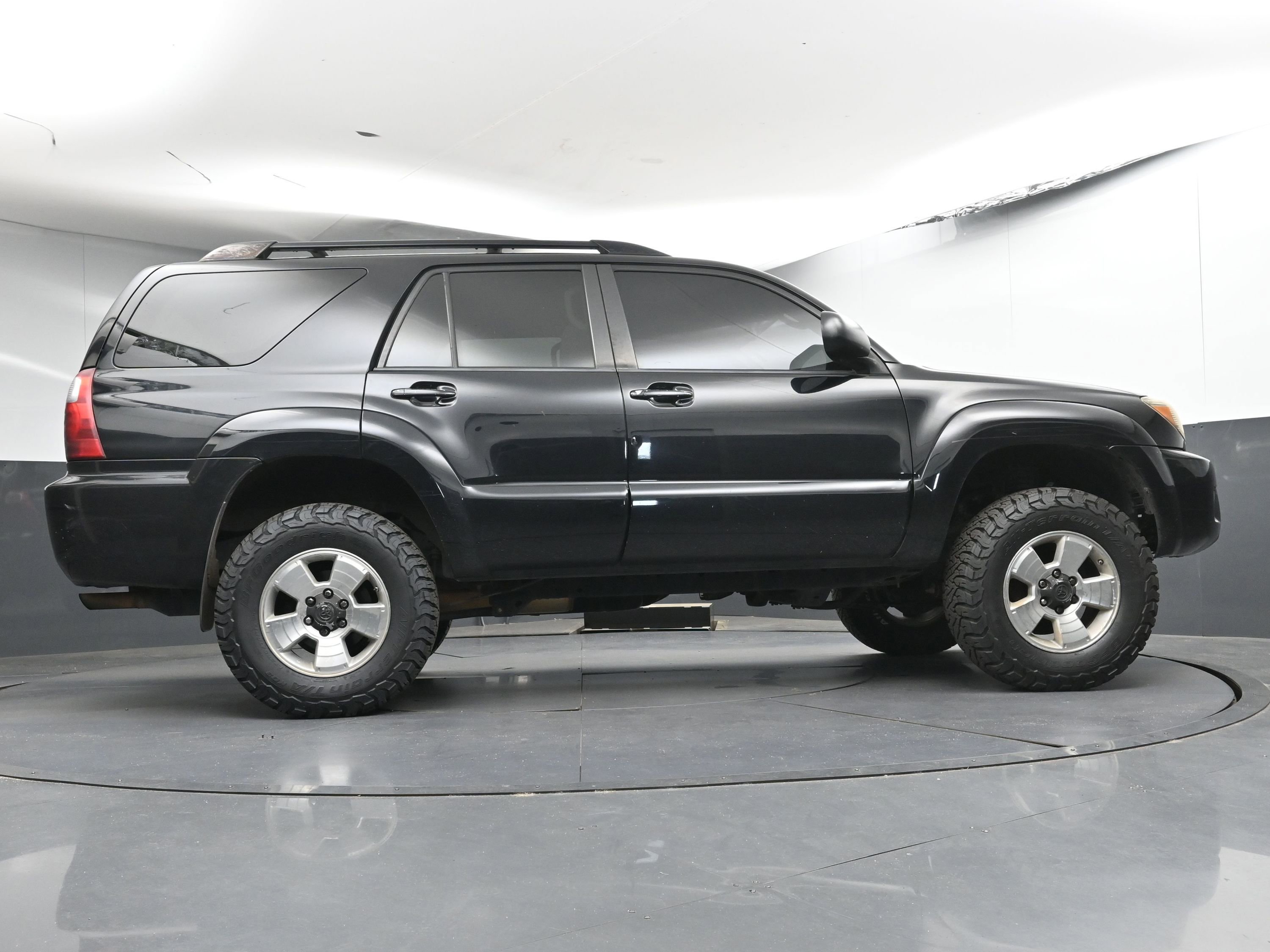Used 2007 Toyota 4Runner SR5 AWD/4WD image 23