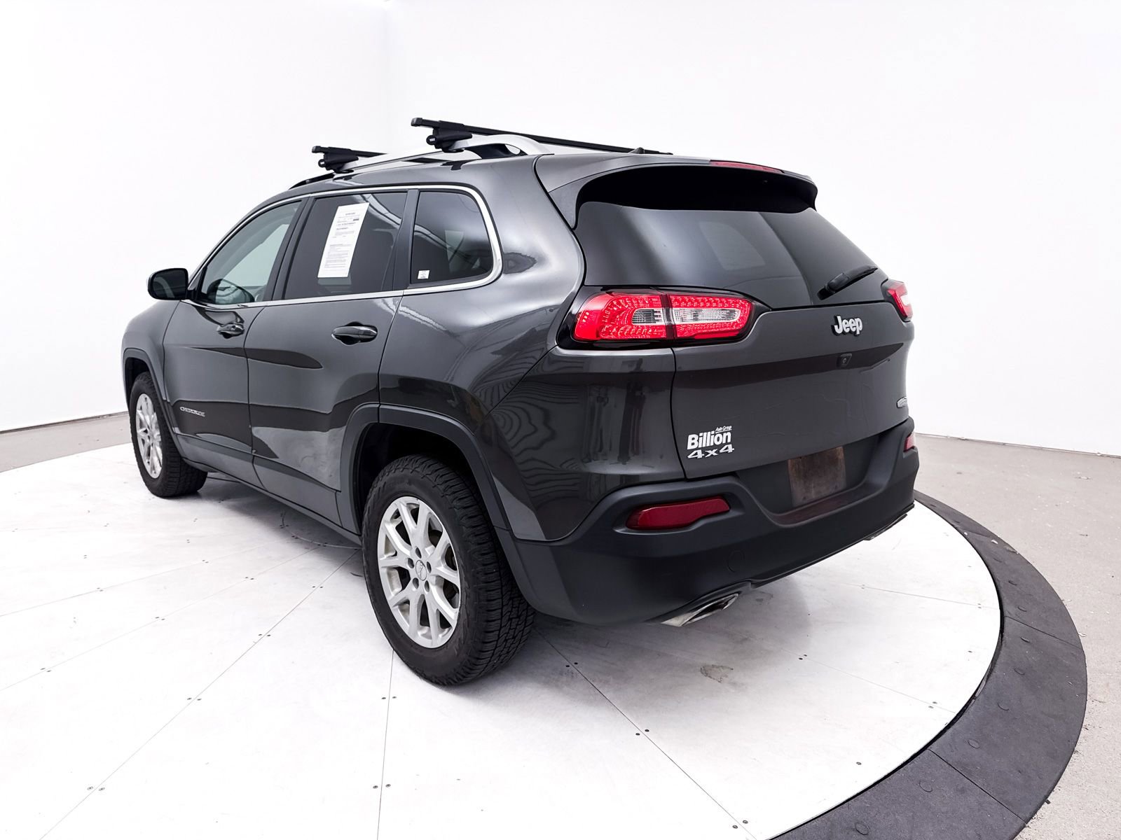 Used 2018 Jeep Cherokee Latitude Plus w/ Cold Weather Group image 12