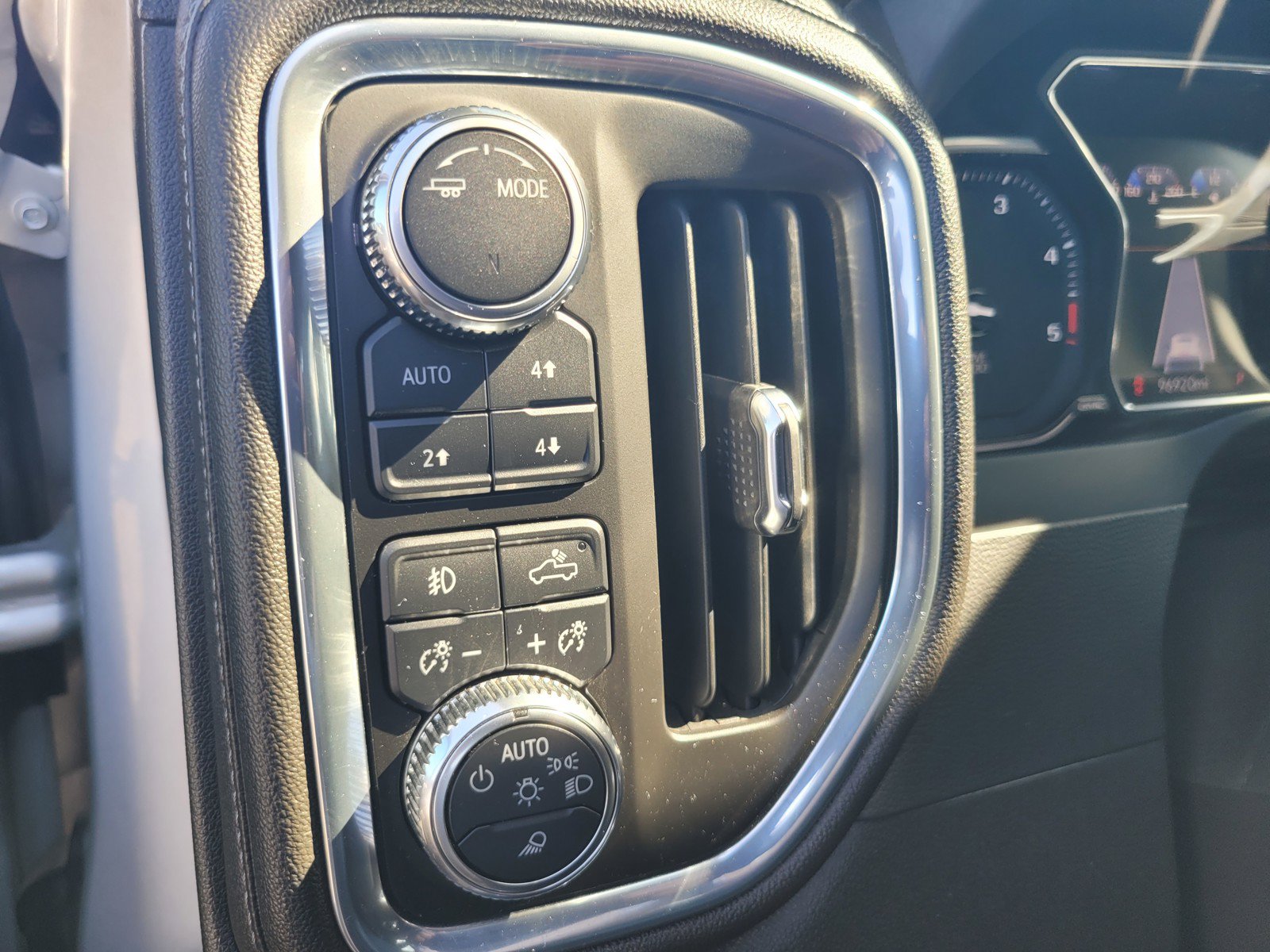 Used 2023 GMC Sierra 3500 Denali AWD/4WD image 16