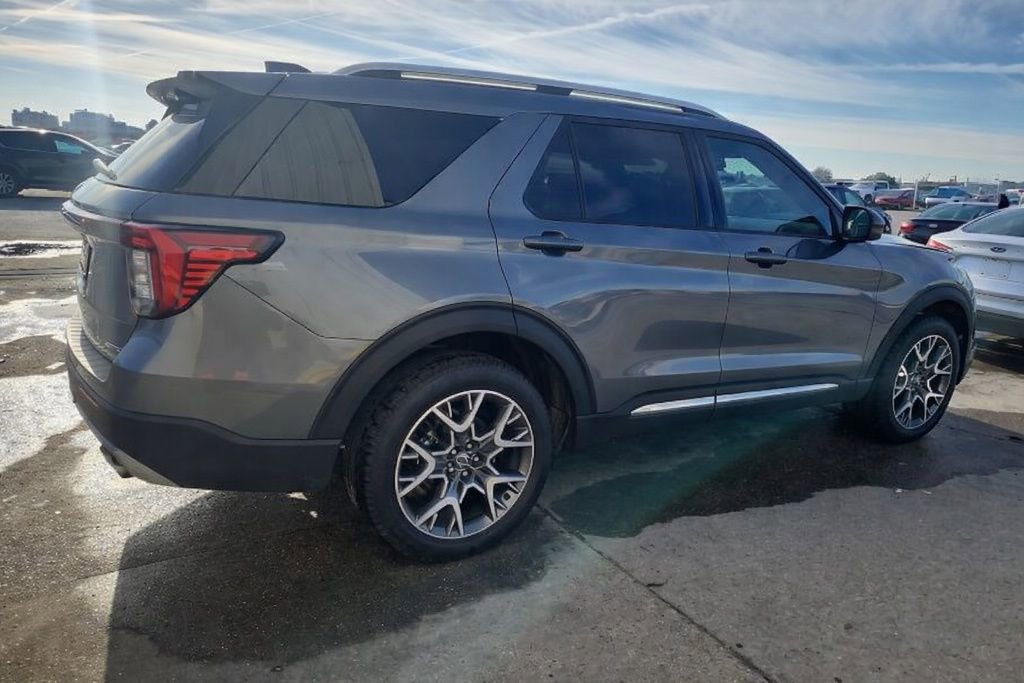 Used 2025 Ford Explorer Platinum w/ Ultimate Package image 6