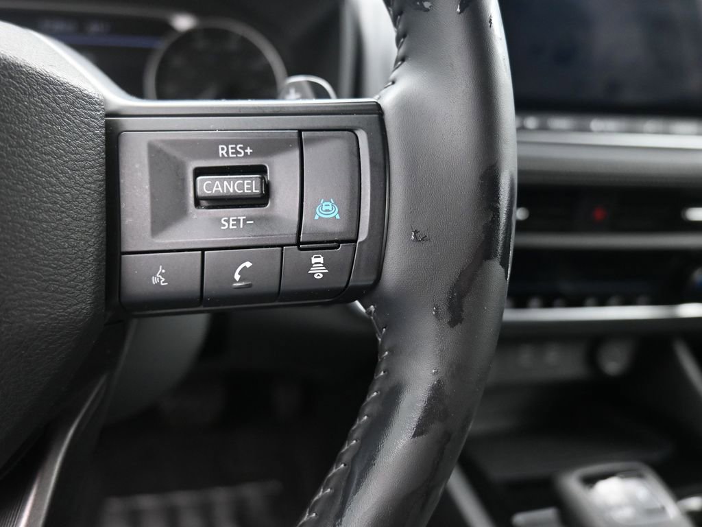 Used 2025 Nissan Rogue SV AWD/4WD image 17