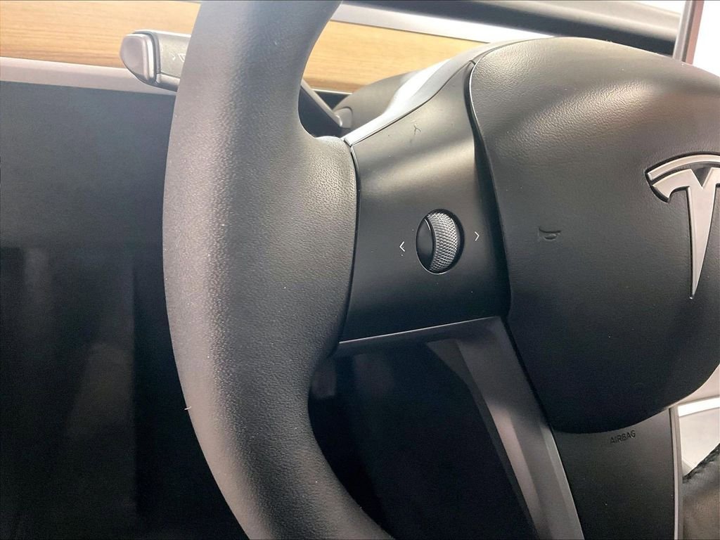 Used 2024 Tesla Model Y Long Range AWD/4WD image 23