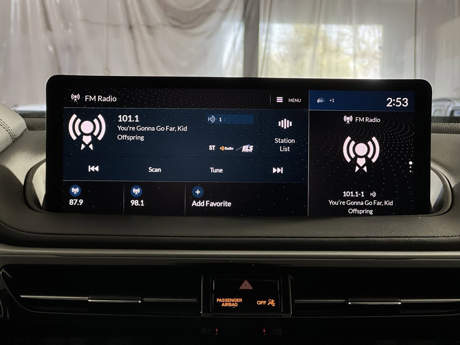 Used 2023 Acura MDX SH-AWD w/ Technology Package image 18