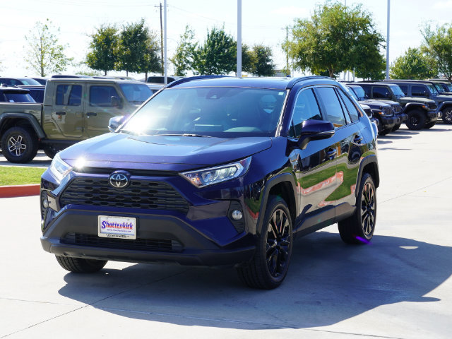 Used 2019 Toyota RAV4 XLE Premium FWD image 11