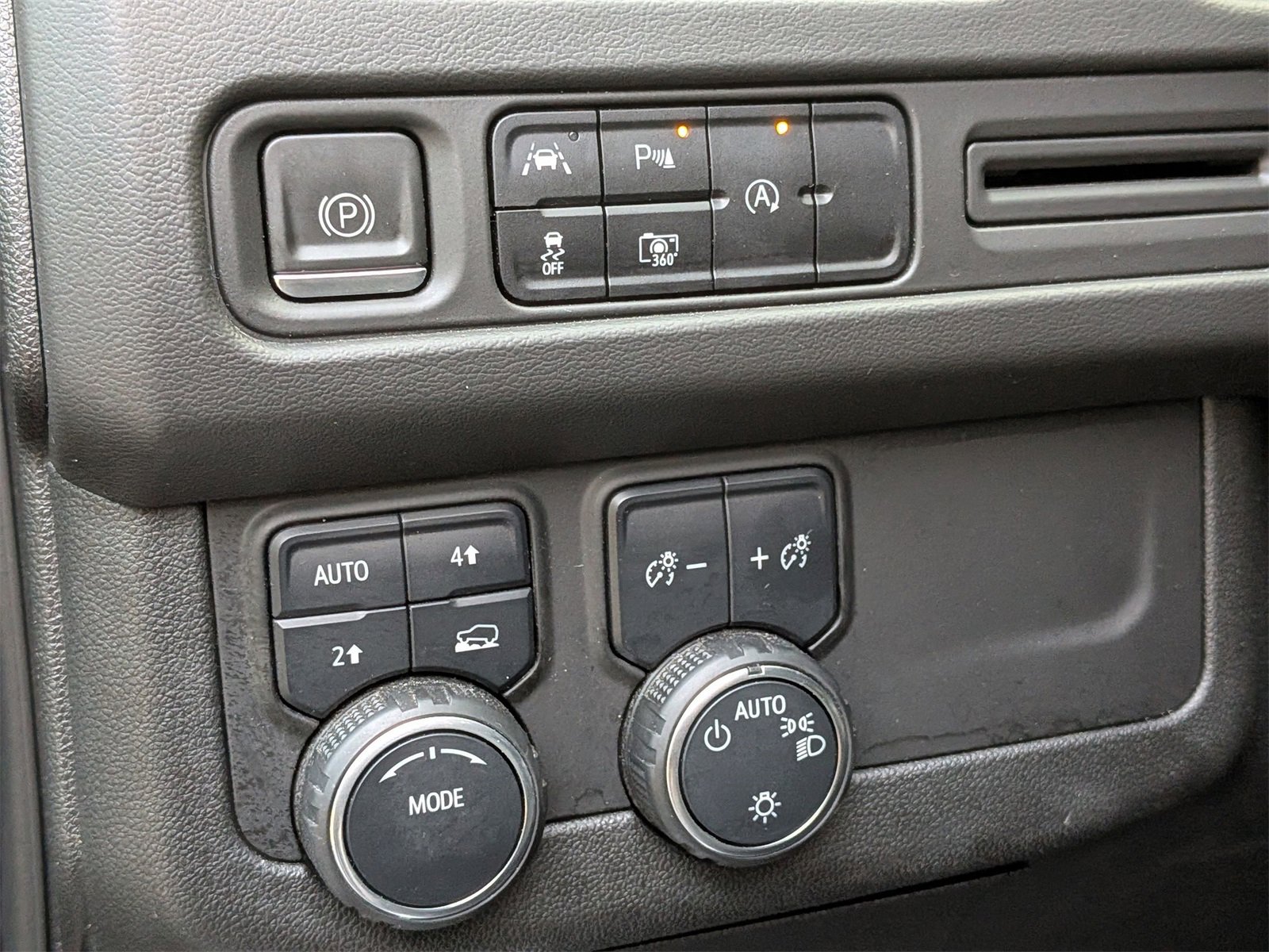 Used 2023 Chevrolet Tahoe LT w/ Luxury Package image 17