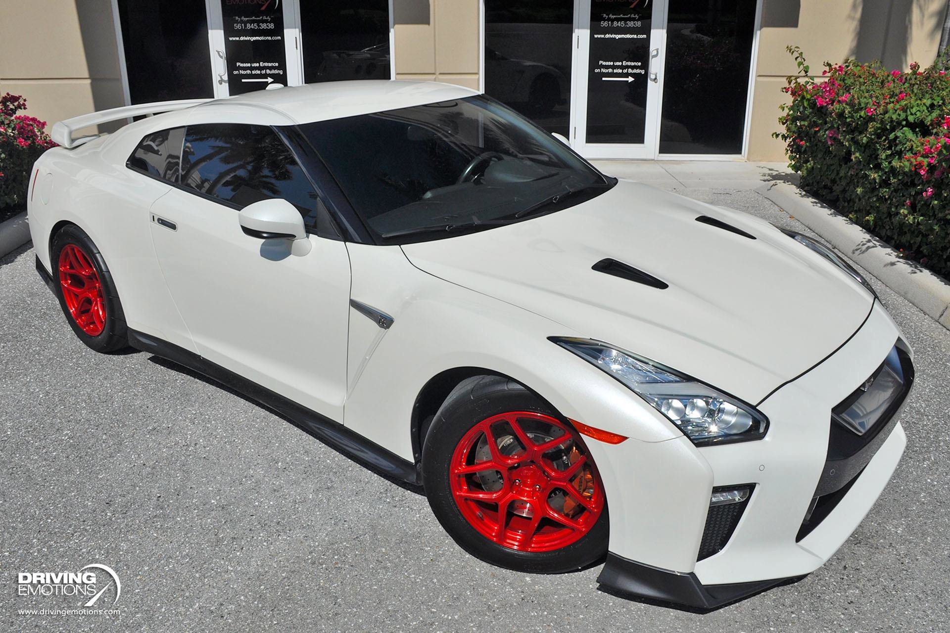 Used 2019 Nissan GT-R Premium image 2