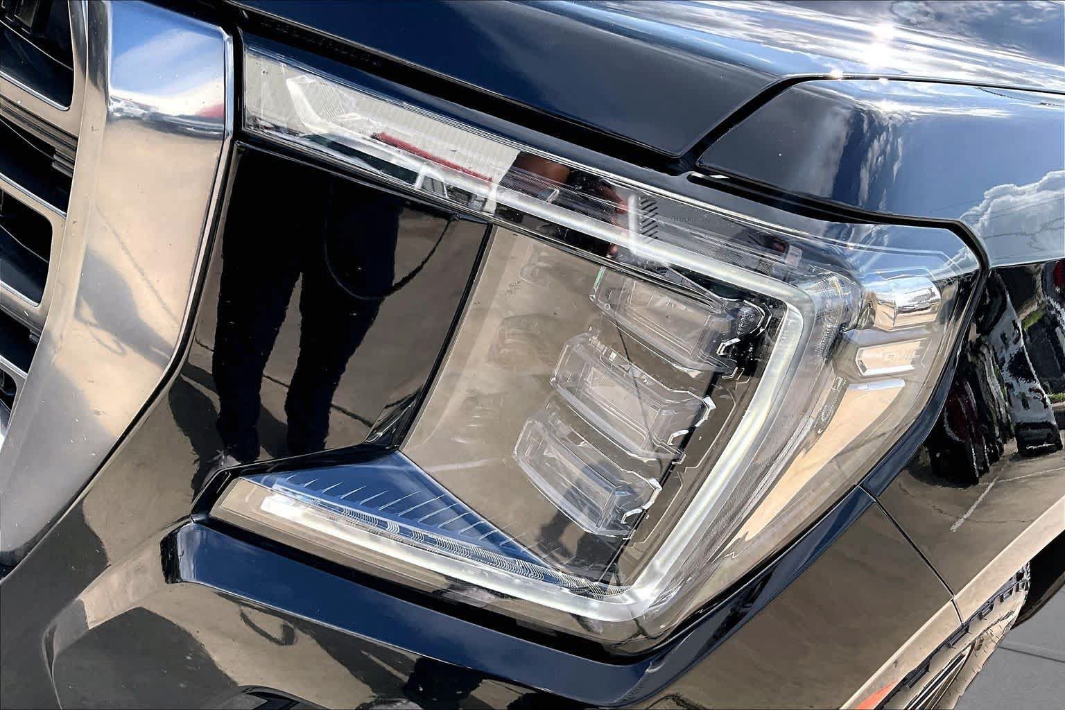 Used 2022 GMC Yukon XL AT4 AWD/4WD image 28