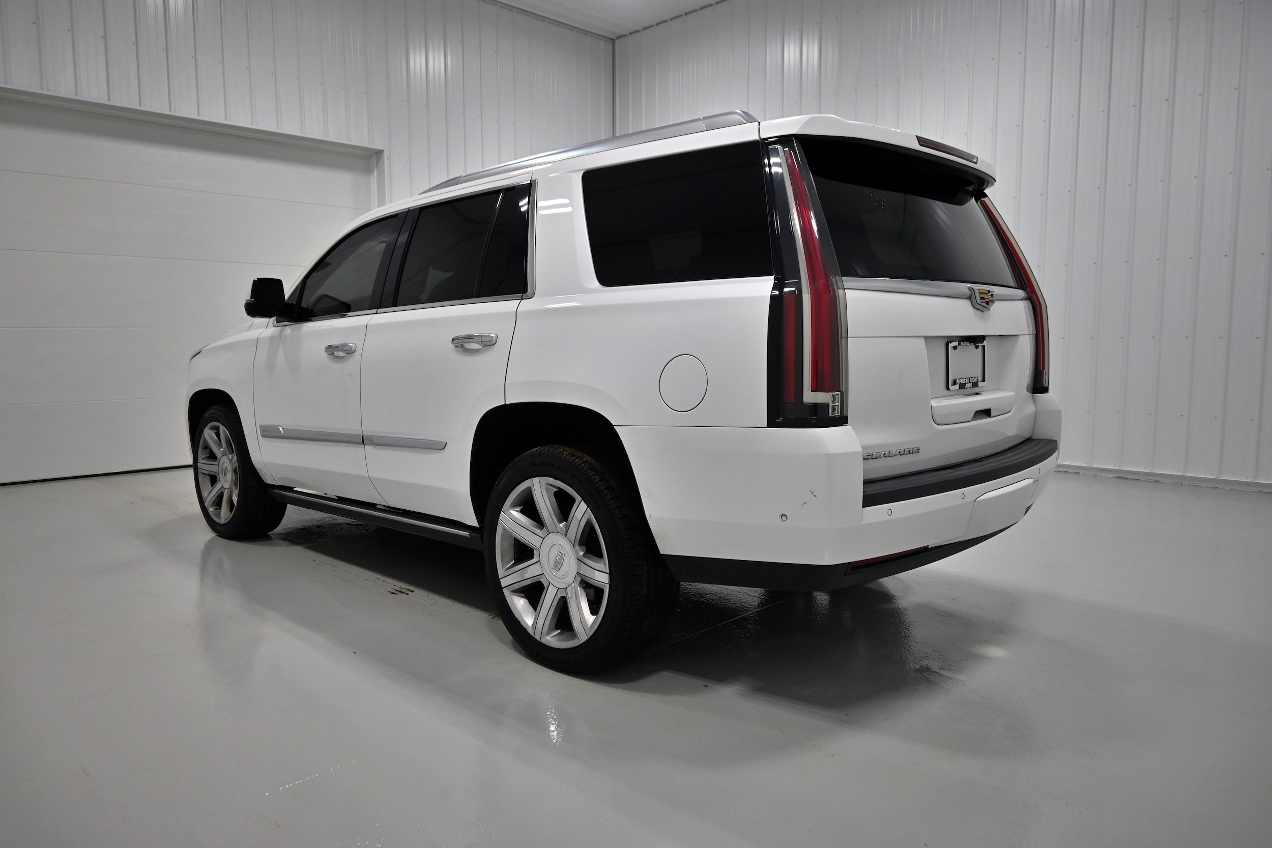 Used 2019 Cadillac Escalade Premium Luxury AWD/4WD image 35