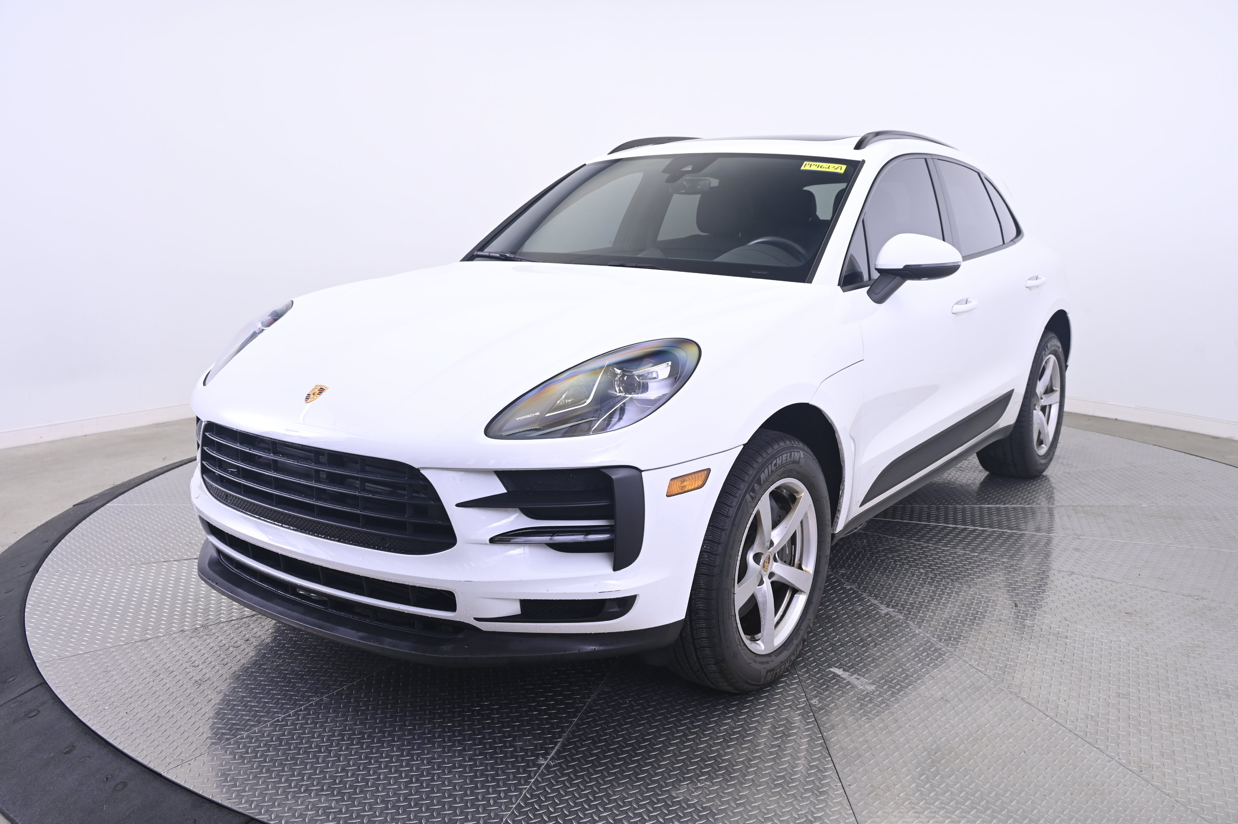 Used 2021 Porsche Macan AWD/4WD image 1