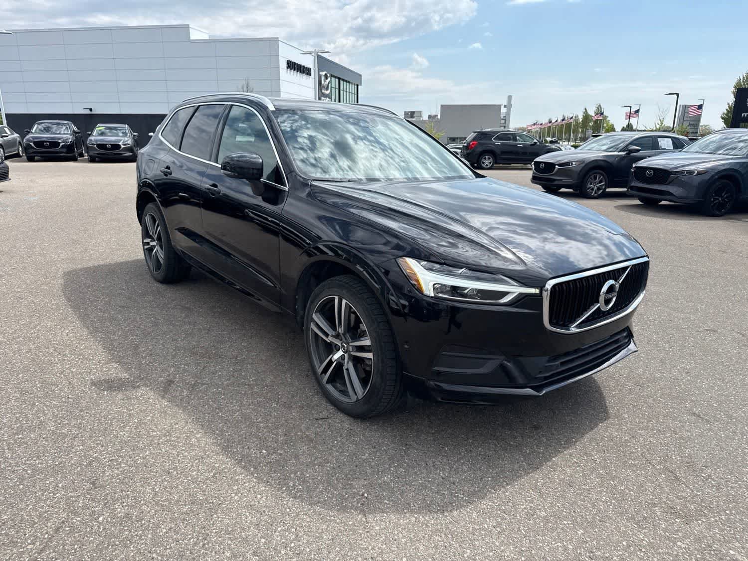 Used 2019 Volvo XC60 T6 Momentum w/ Premium Package AWD/4WD image 3