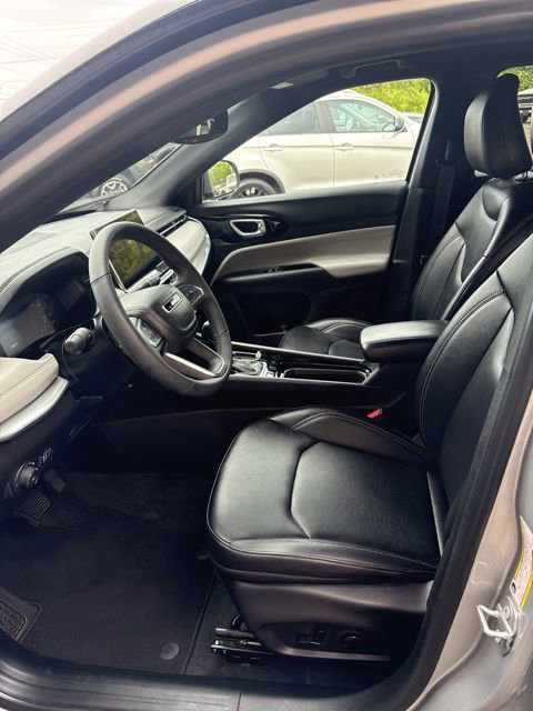 Used 2025 Jeep Compass Limited AWD/4WD image 8