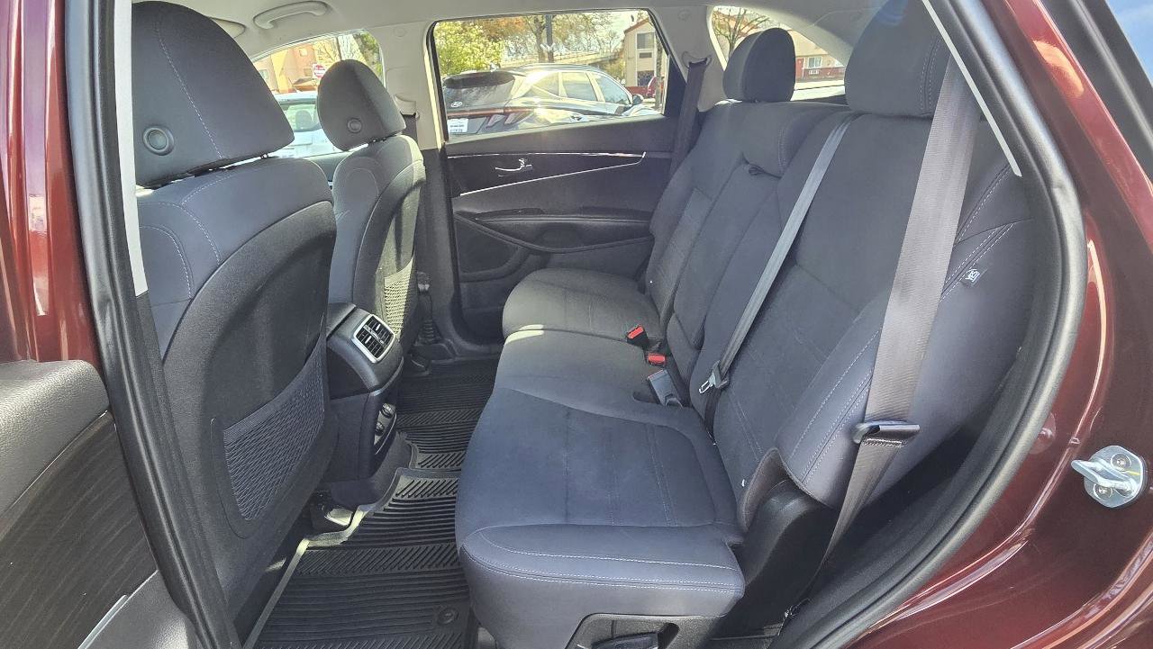 Used 2019 Kia Sorento AWD V6 image 18