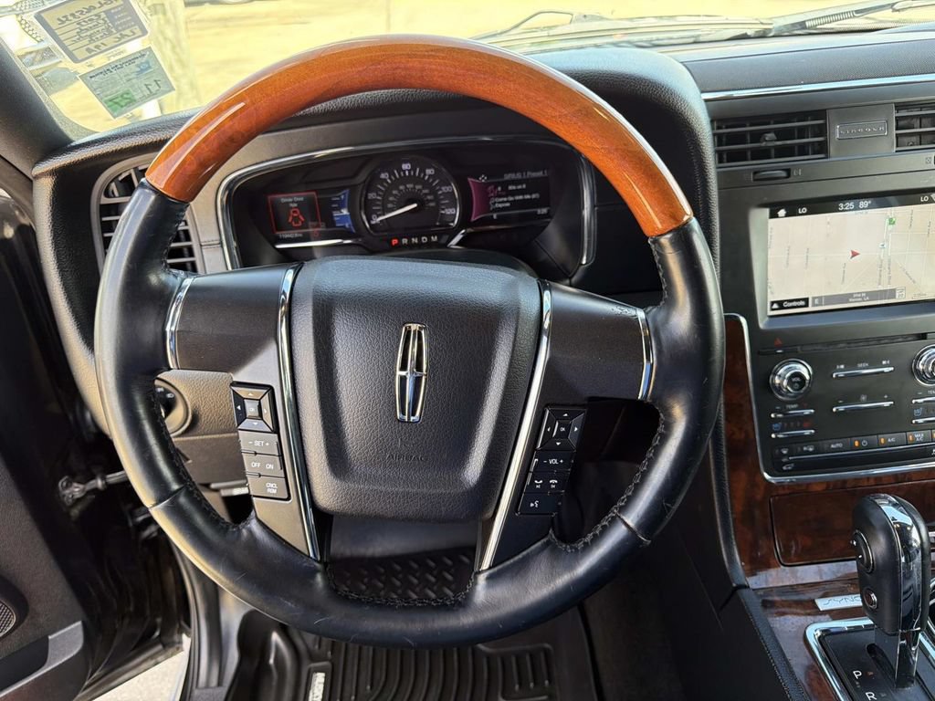 Used 2017 Lincoln Navigator Select RWD image 23