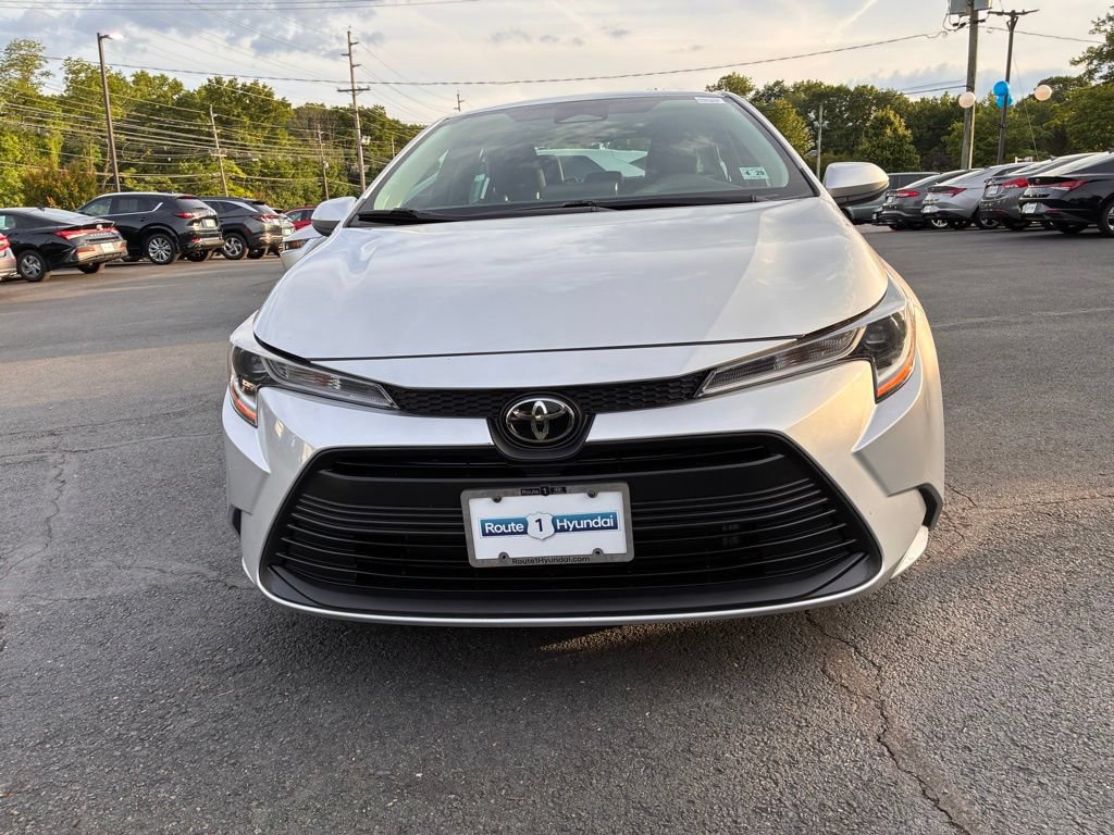 Used 2024 Toyota Corolla LE FWD image 2