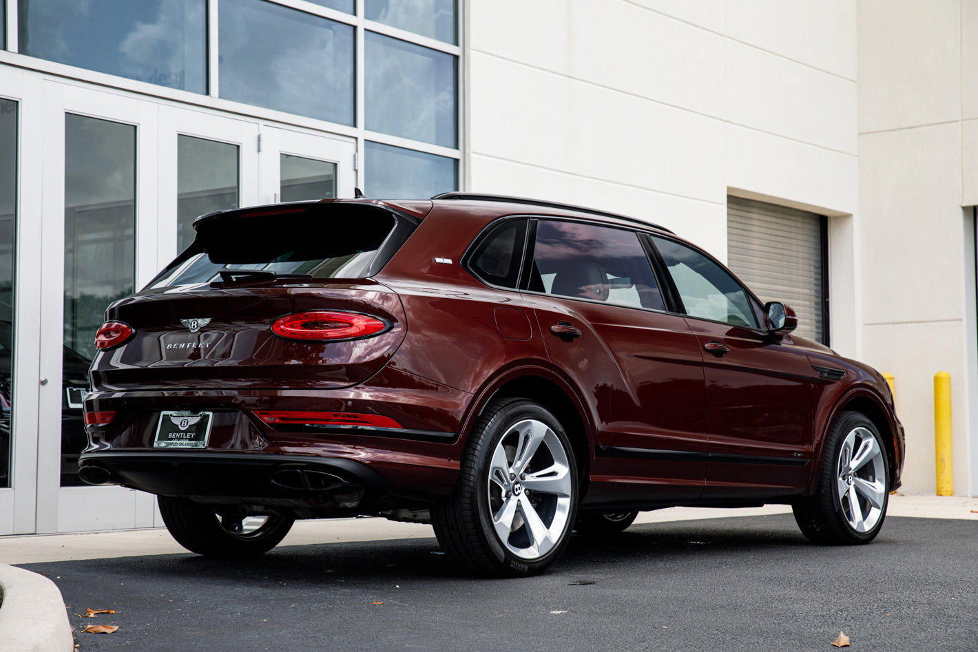 Used 2023 Bentley Bentayga Extended Wheelbase AWD/4WD image 19