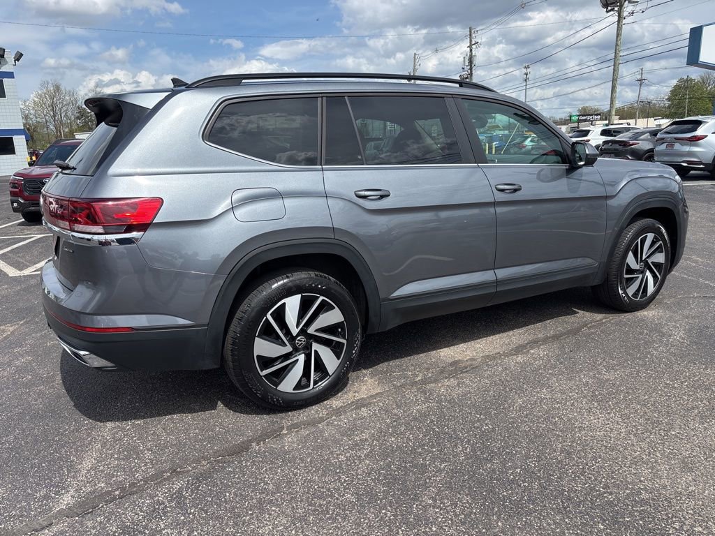Used 2025 Volkswagen Atlas SE AWD/4WD image 8