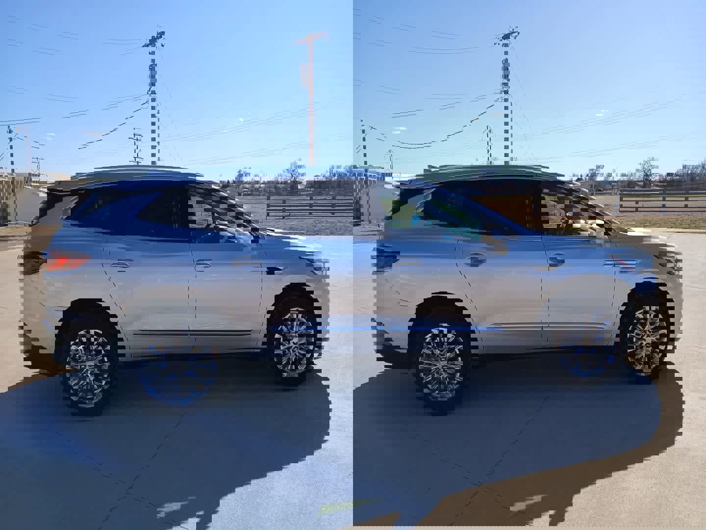 Used 2019 Buick Enclave Essence image 9