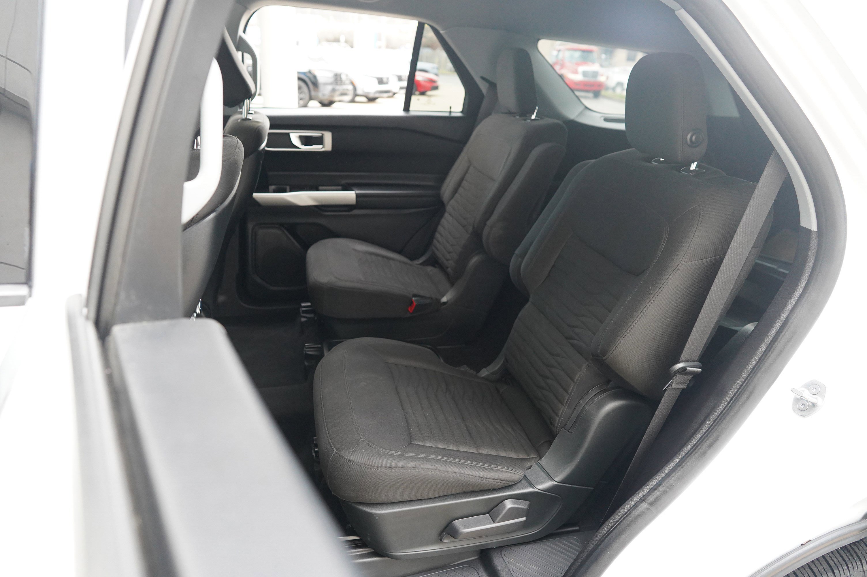 Used 2020 Ford Explorer XLT image 32