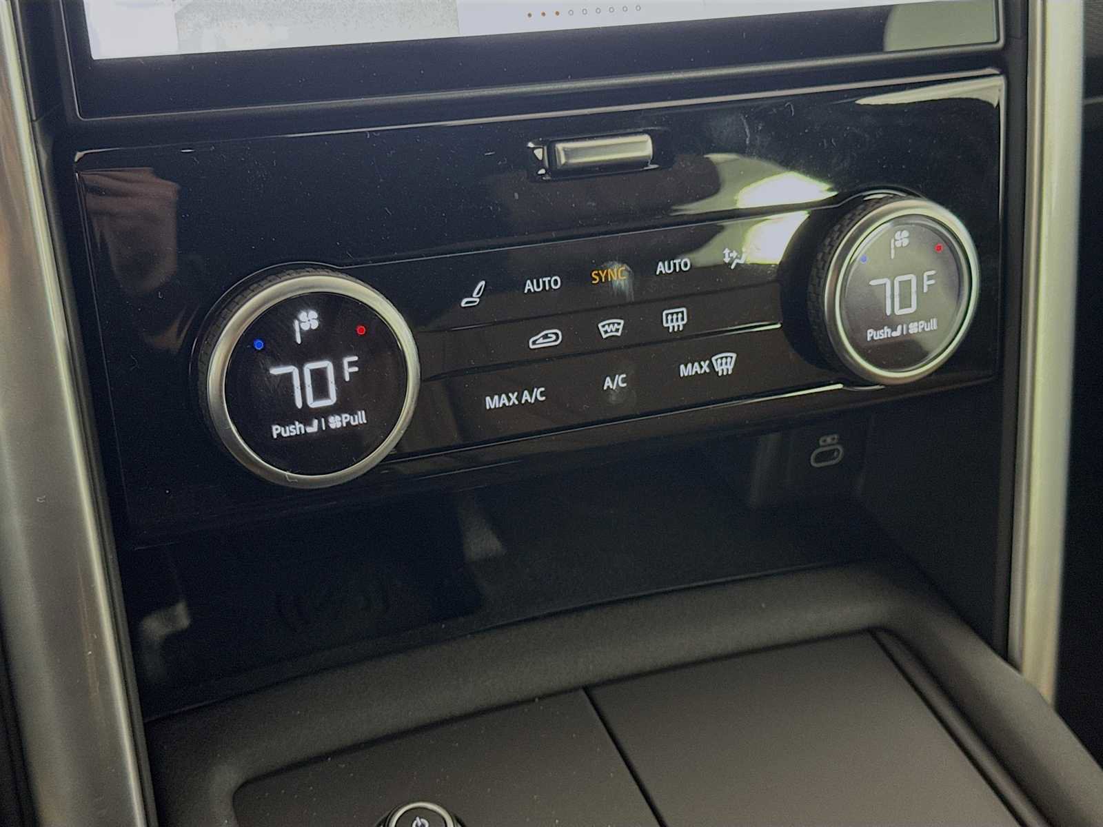 New 2025 Land Rover Discovery Dynamic SE AWD/4WD image 14