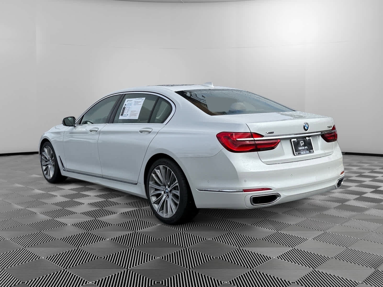 Used 2018 BMW 750i xDrive image 3