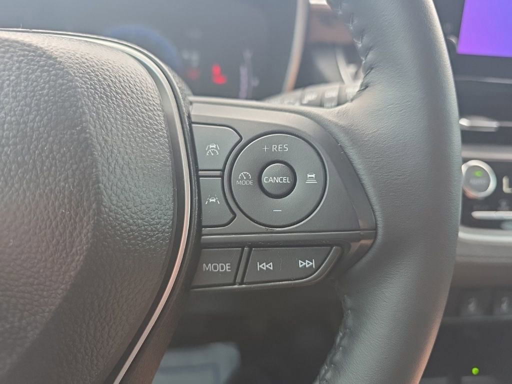 Used 2025 Toyota Corolla Cross XLE w/ Convenience Package image 22