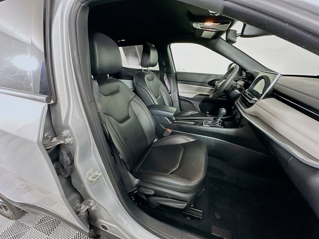 Certified 2024 Jeep Compass Limited image 38