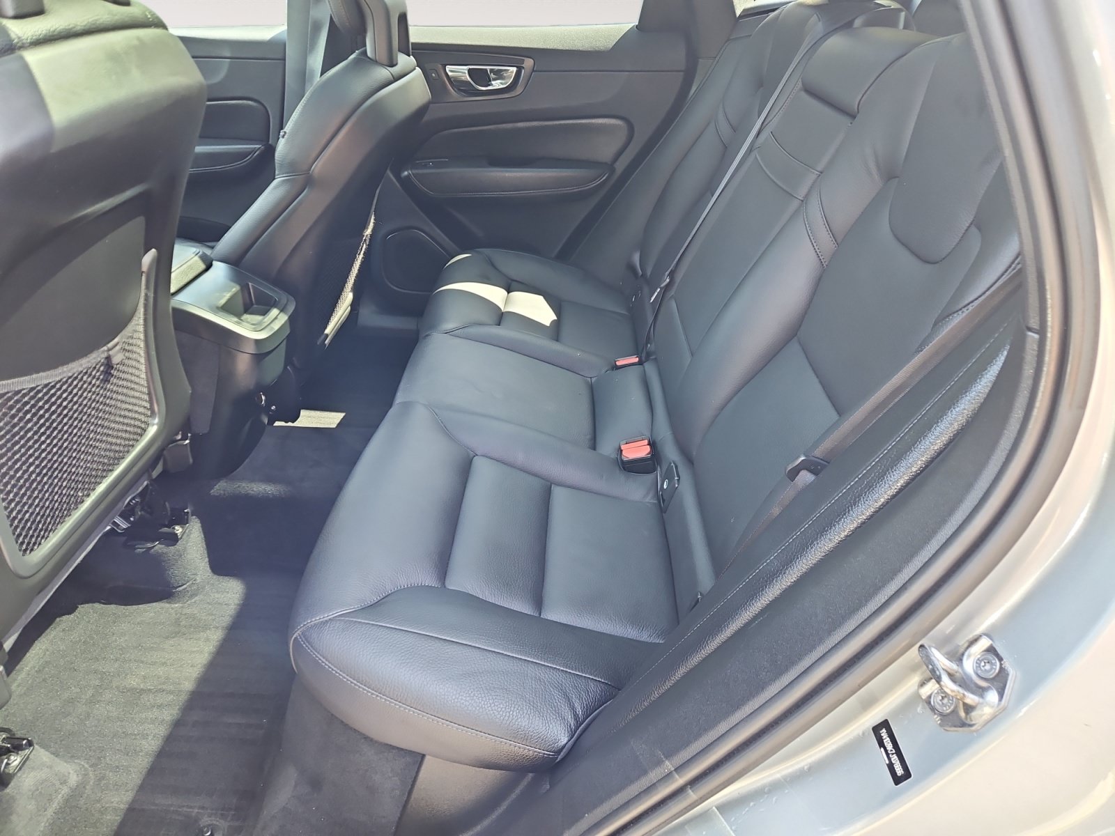 Used 2018 Volvo XC60 T5 Momentum w/ Vision Package AWD/4WD image 13