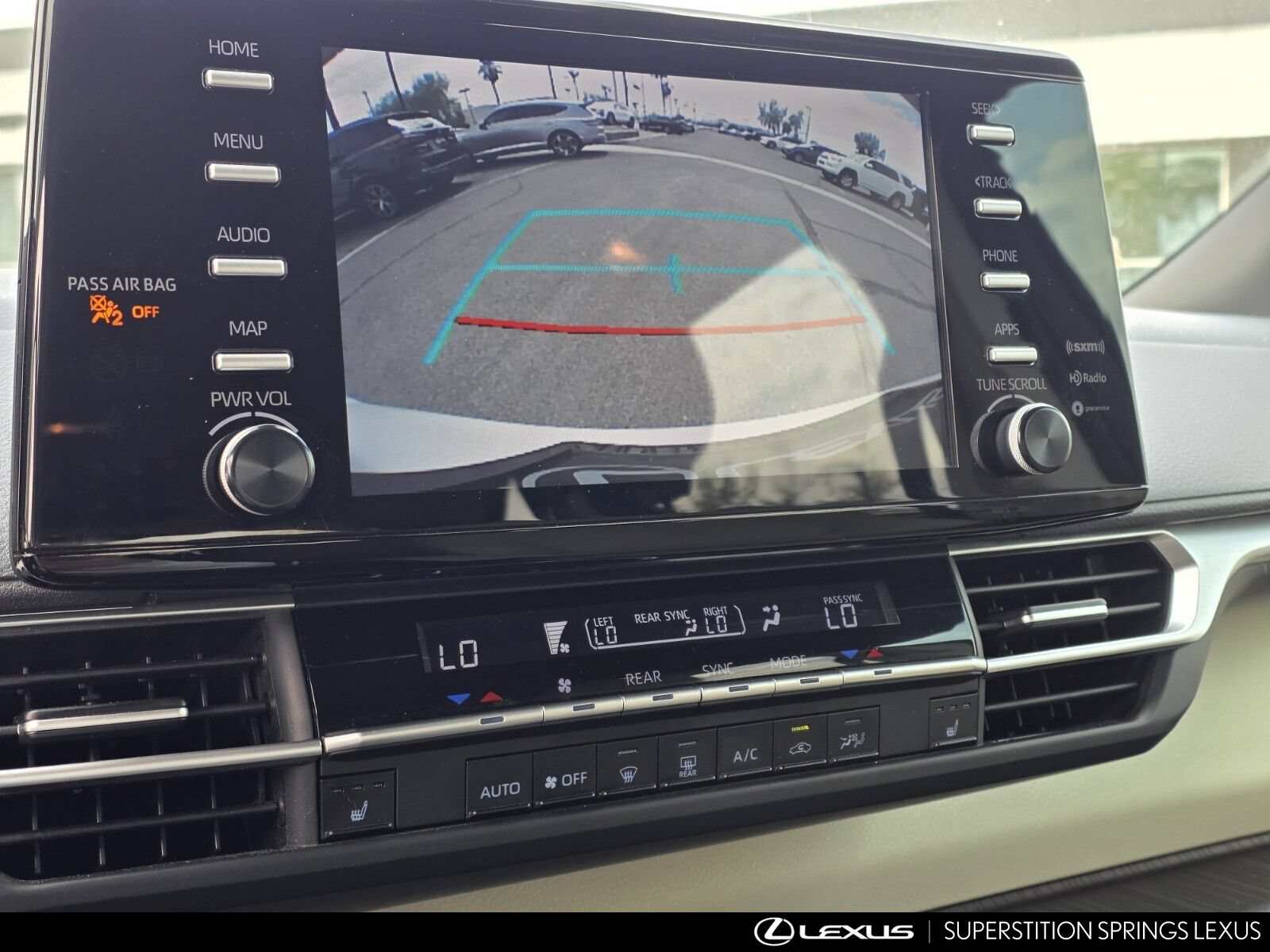 Used 2022 Toyota Sienna XLE FWD image 18