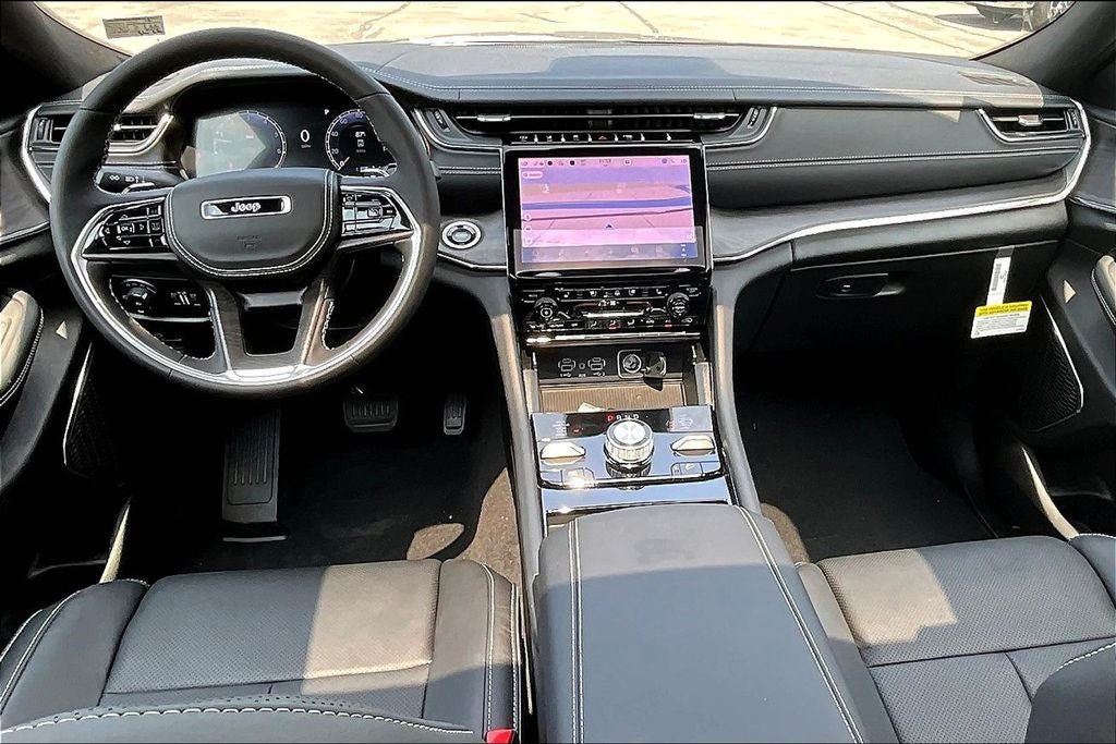 New 2025 Jeep Grand Cherokee Overland w/ Luxury Tech Group IV AWD/4WD image 5