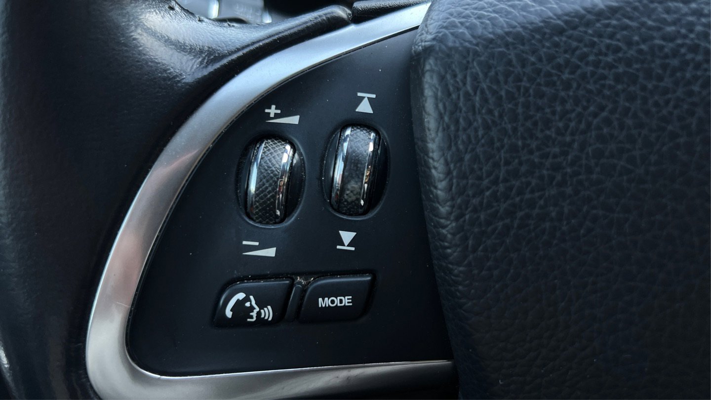 Used 2015 Jaguar XF Premium RWD image 32