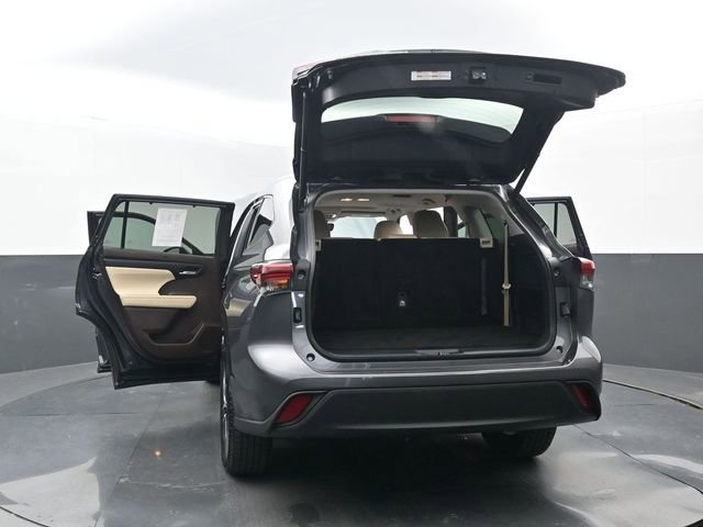Used 2021 Toyota Highlander XLE FWD image 37