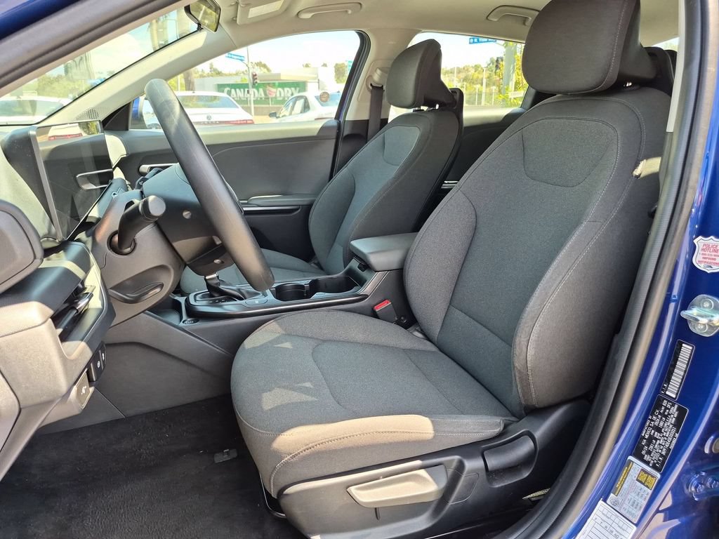 Used 2025 Kia K4 FWD image 25