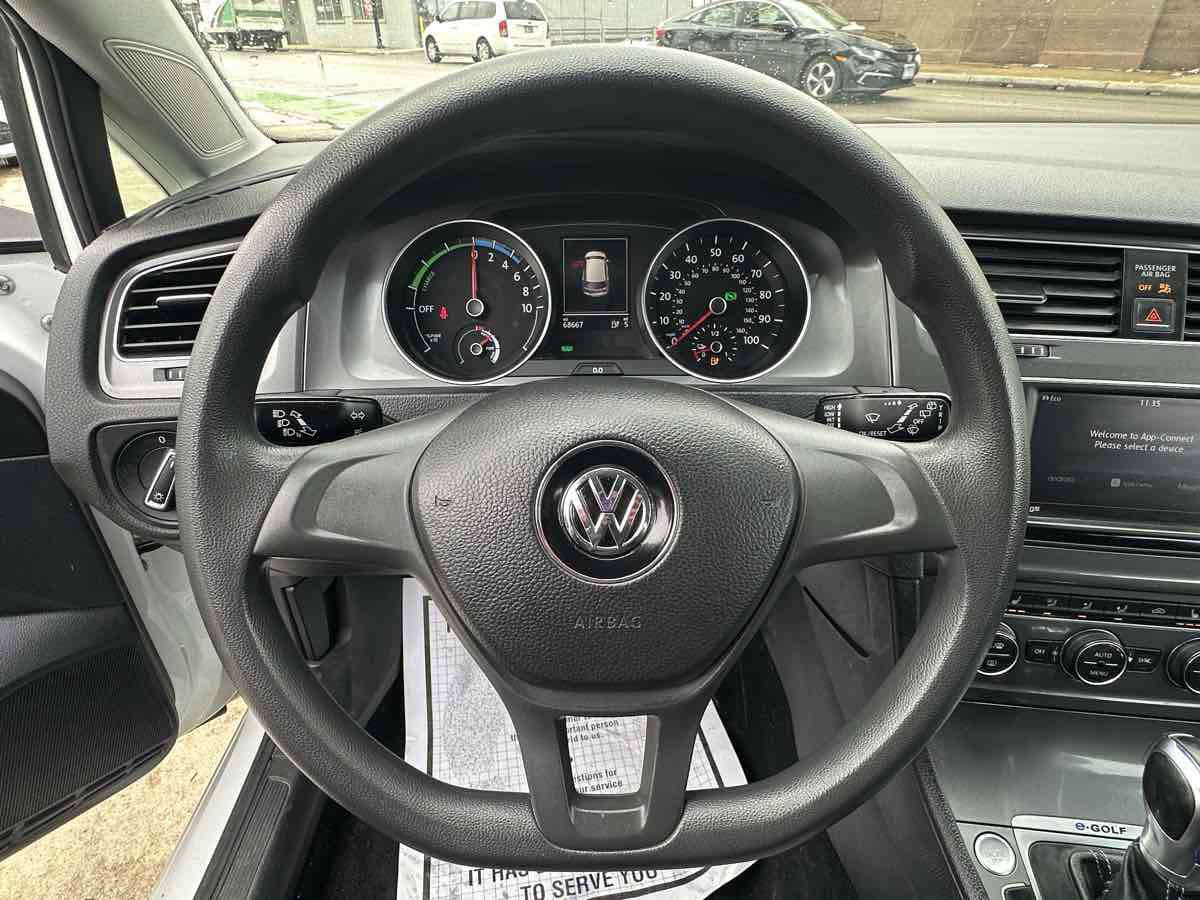 Used 2016 Volkswagen e-Golf SE image 29