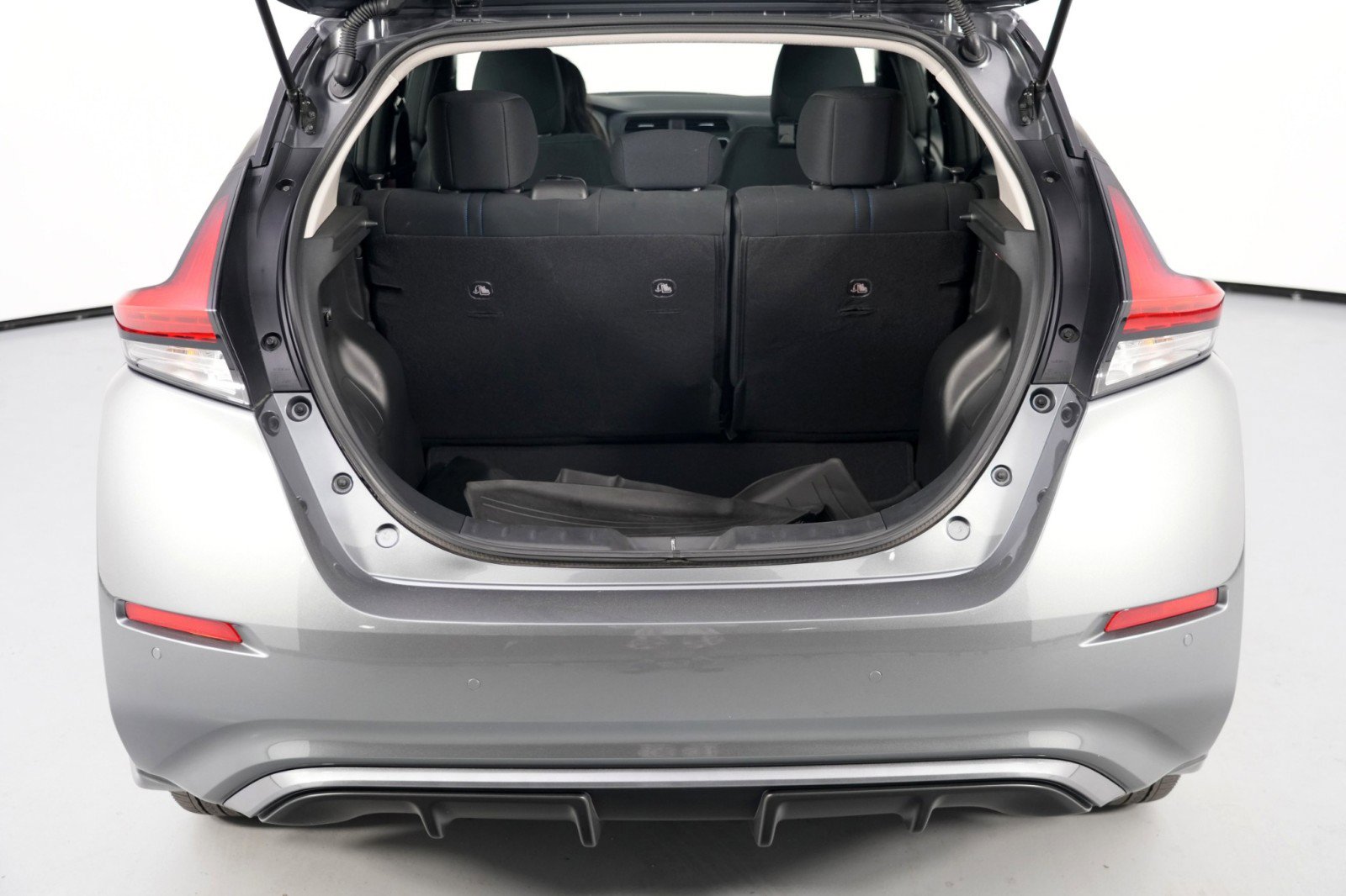 Used 2025 Nissan Leaf S image 9