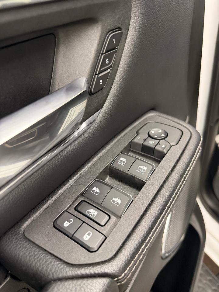 Used 2025 RAM 1500 Laramie AWD/4WD image 16