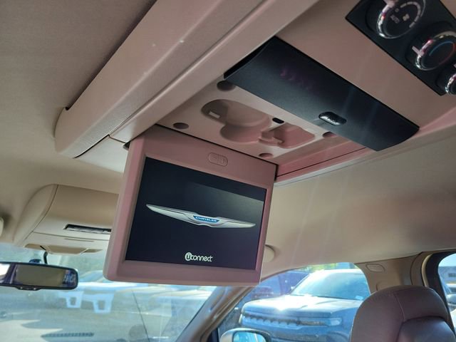 Certified 2016 Chrysler Town & Country Touring w/ Driver Convenience Group image 11